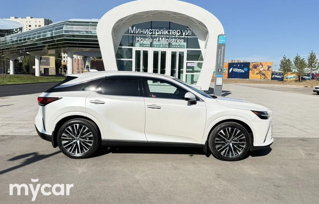 Lexus RX 2023