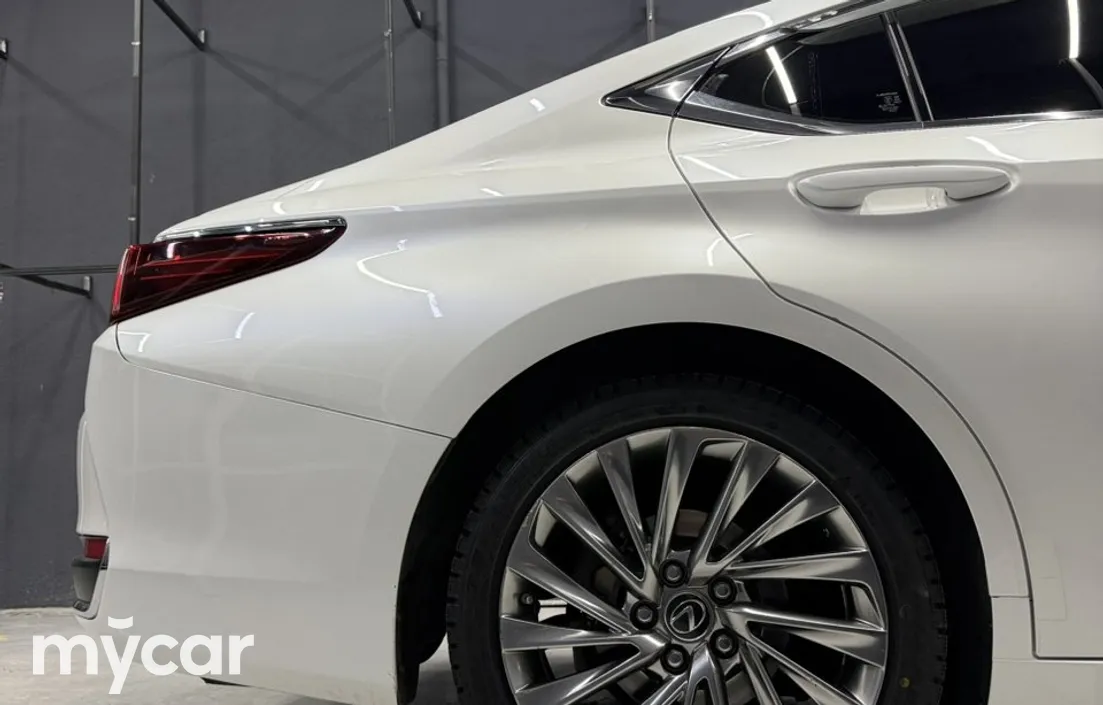 Lexus ES 2019