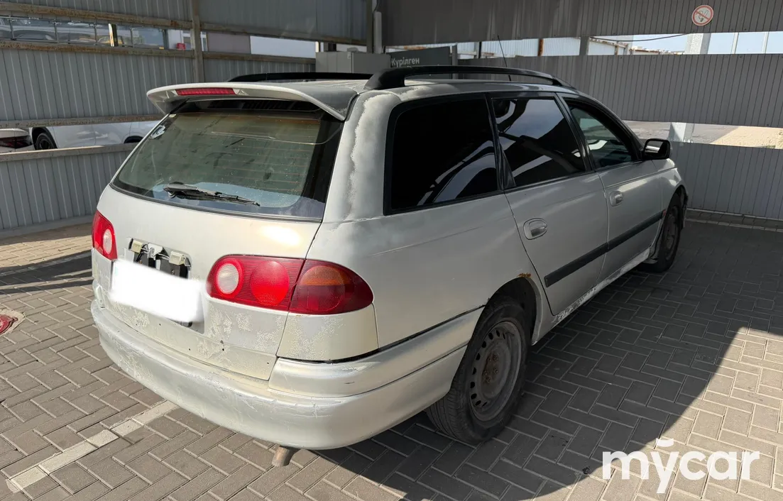Toyota Avensis 2000
