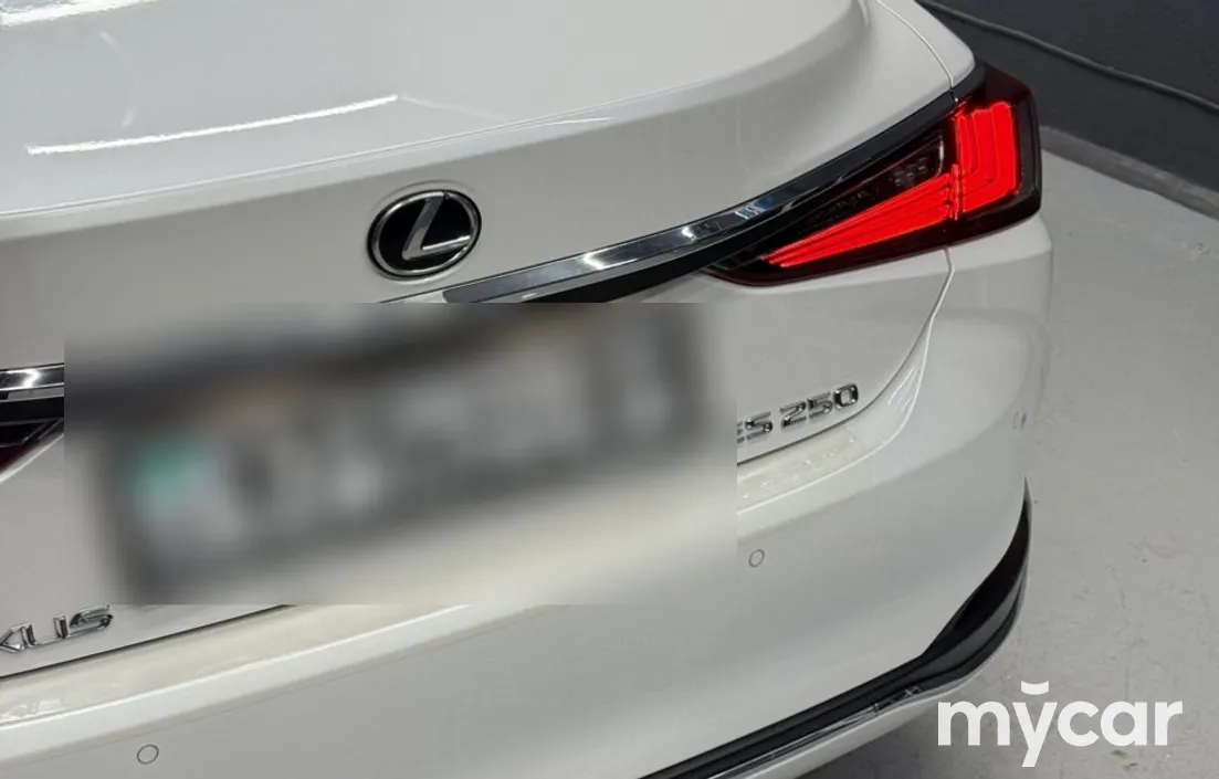 Lexus ES 2019