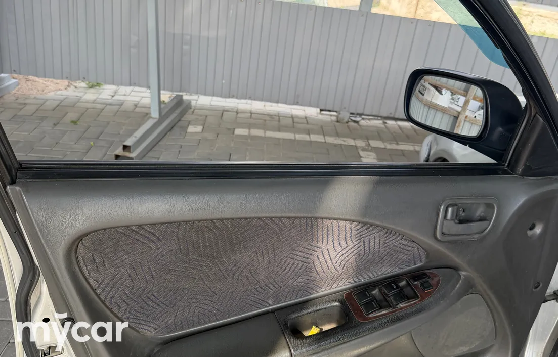 Toyota Avensis 2000