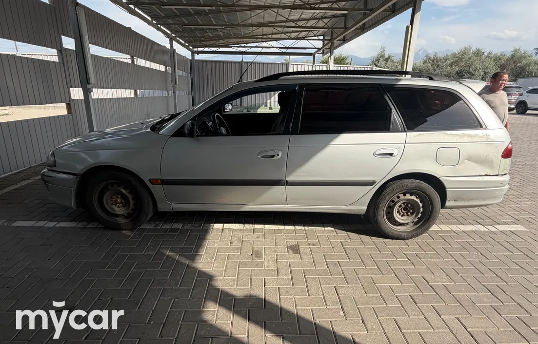 Toyota Avensis 2000