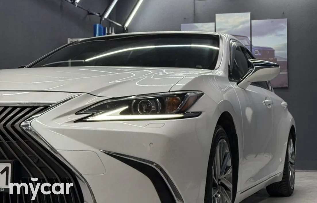Lexus ES 2019