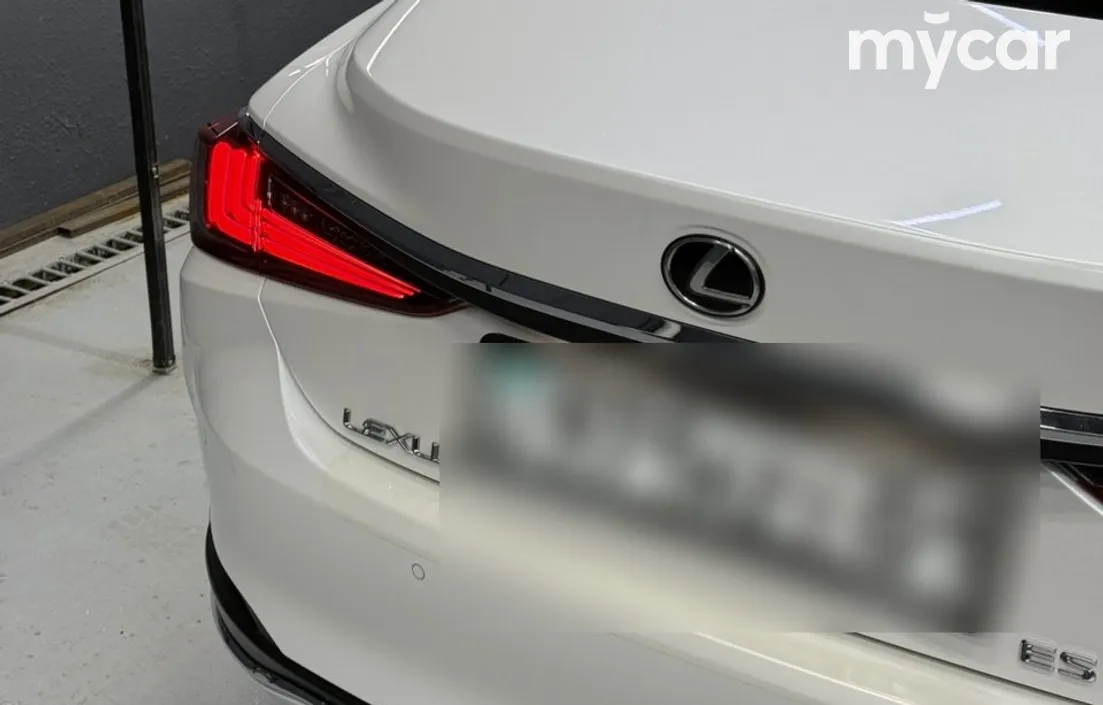 Lexus ES 2019