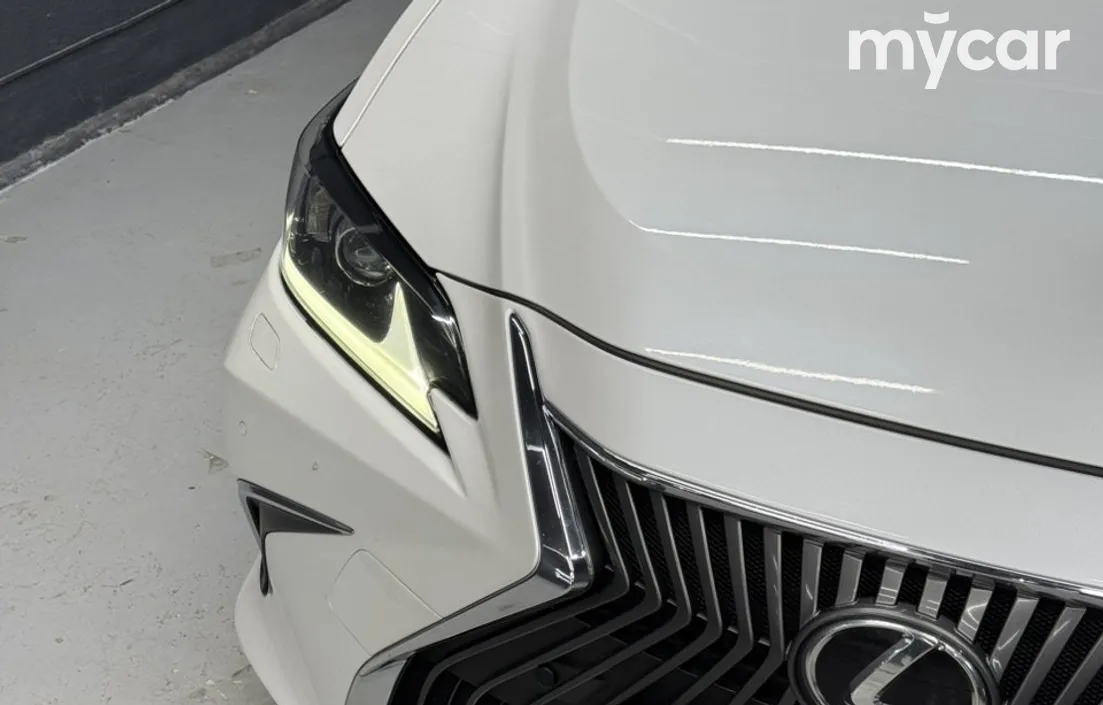 Lexus ES 2019