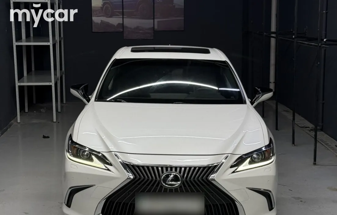 Lexus ES 2019