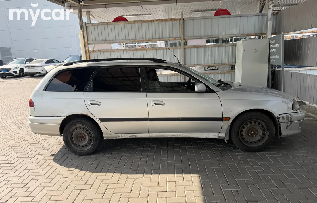 Toyota Avensis 2000