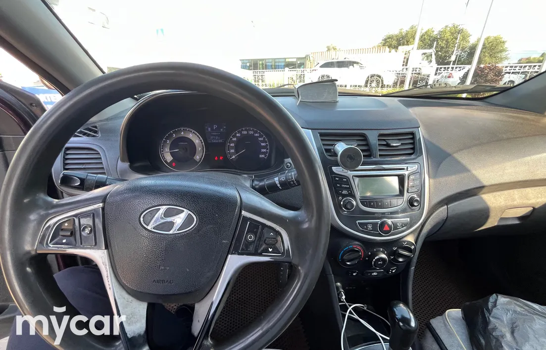 Hyundai Accent 2014