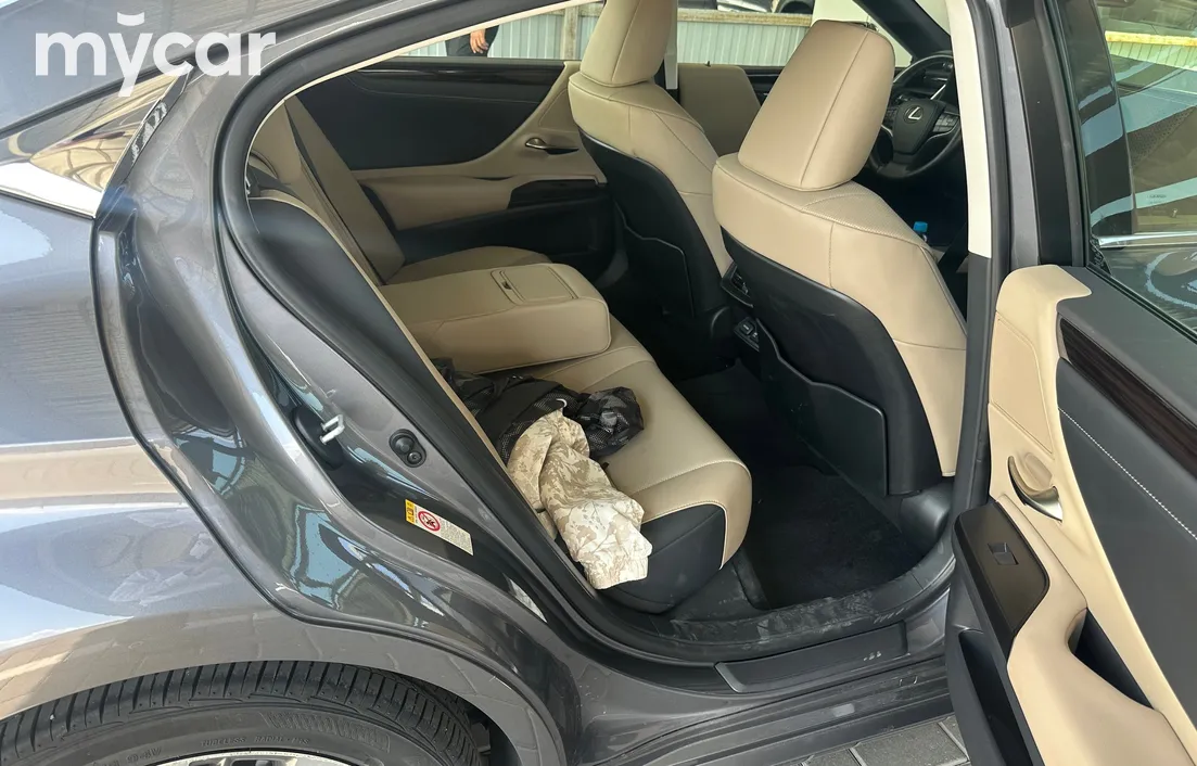 Lexus ES 2018