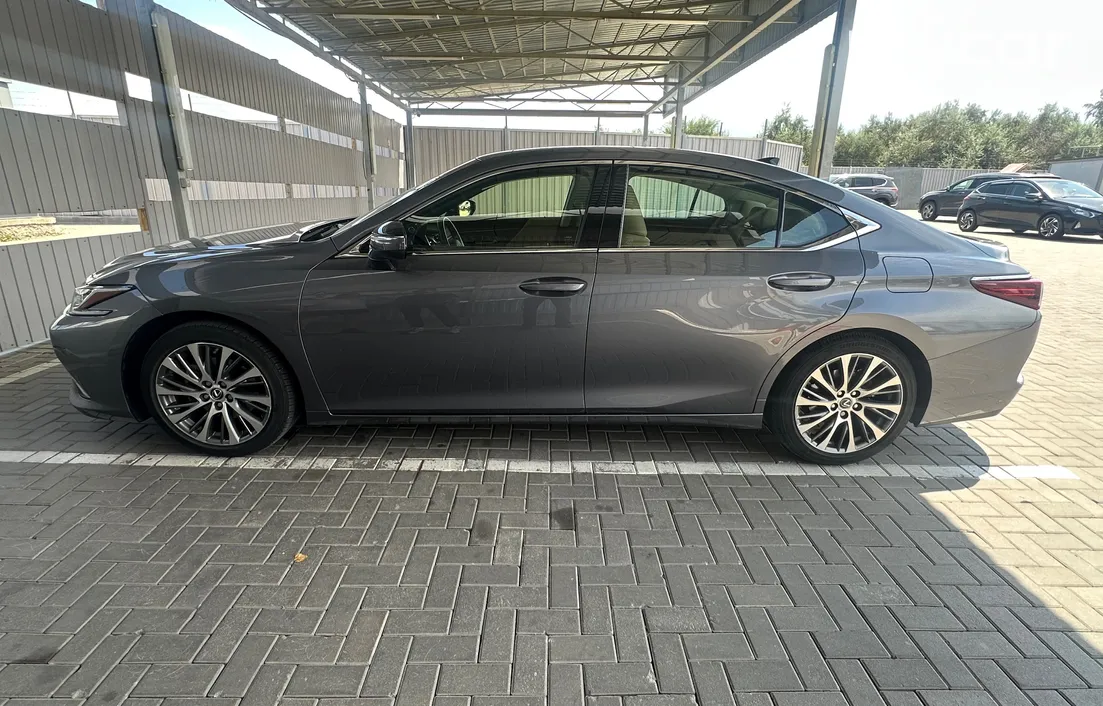 Lexus ES 2018