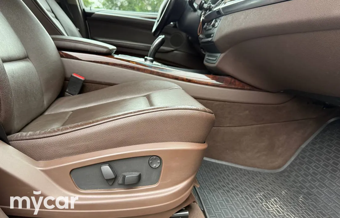 BMW X5 2011