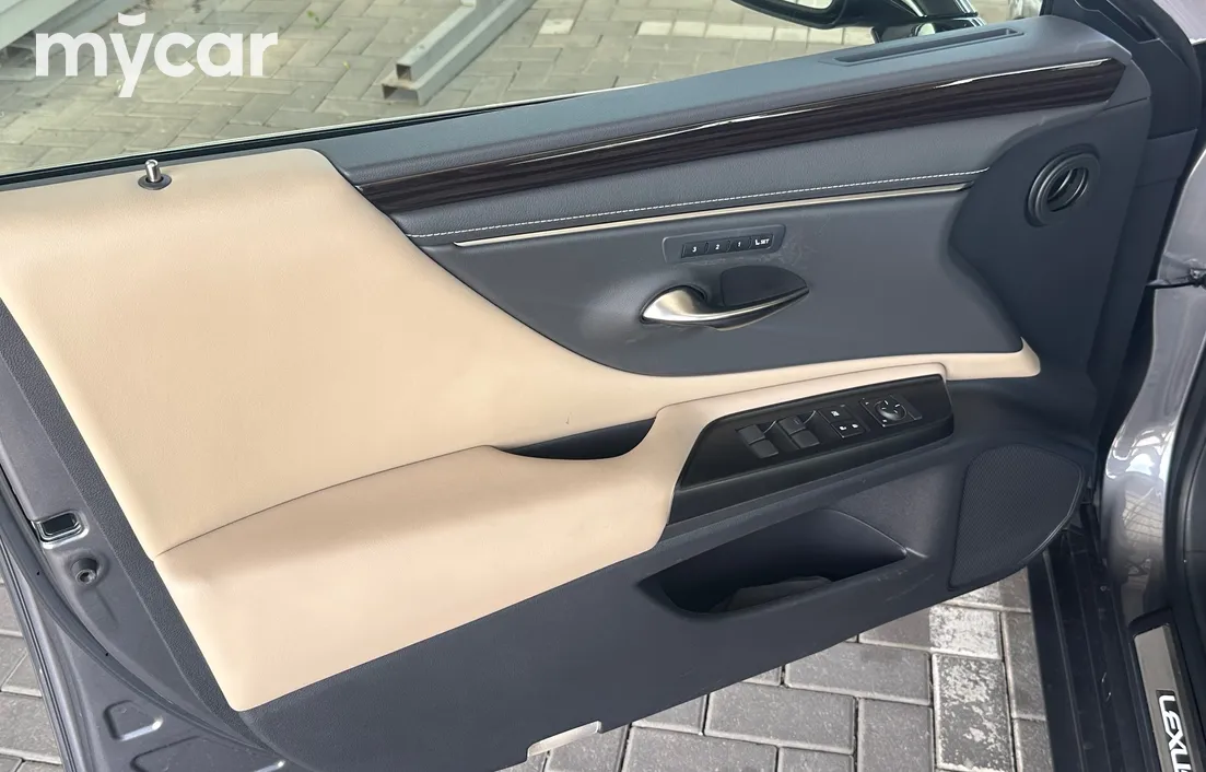 Lexus ES 2018