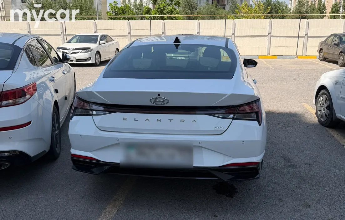 Hyundai Elantra 2022