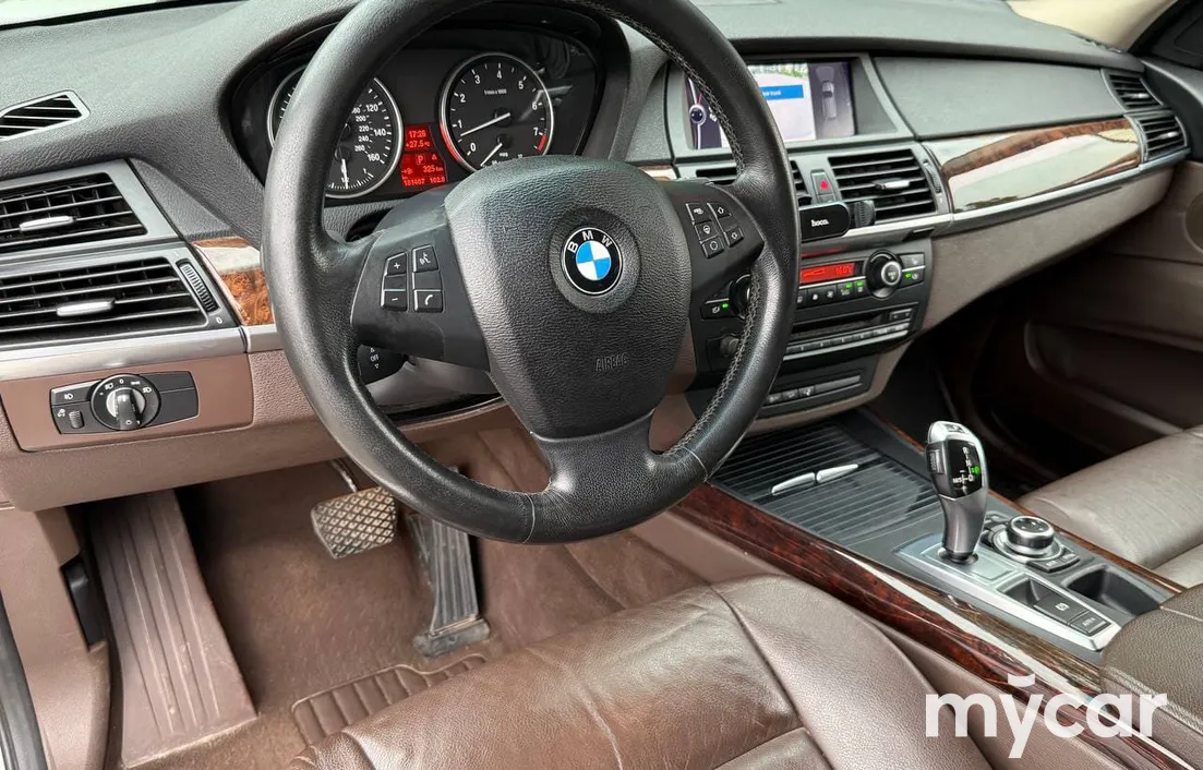 BMW X5 2011