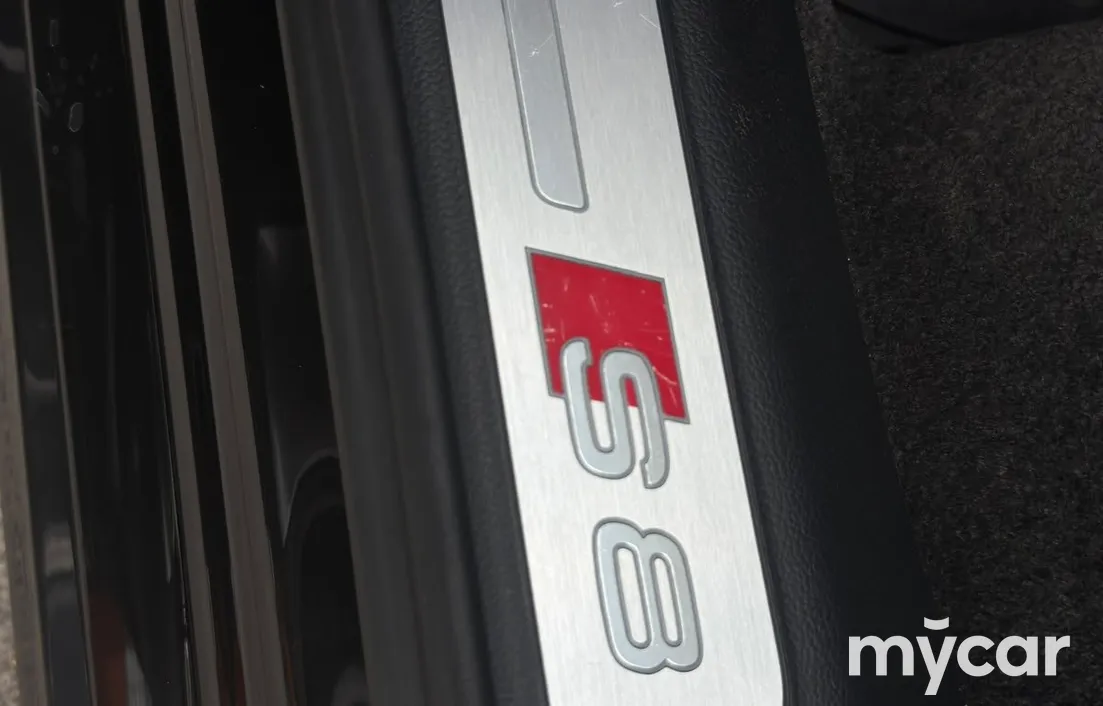 Audi S8 2012