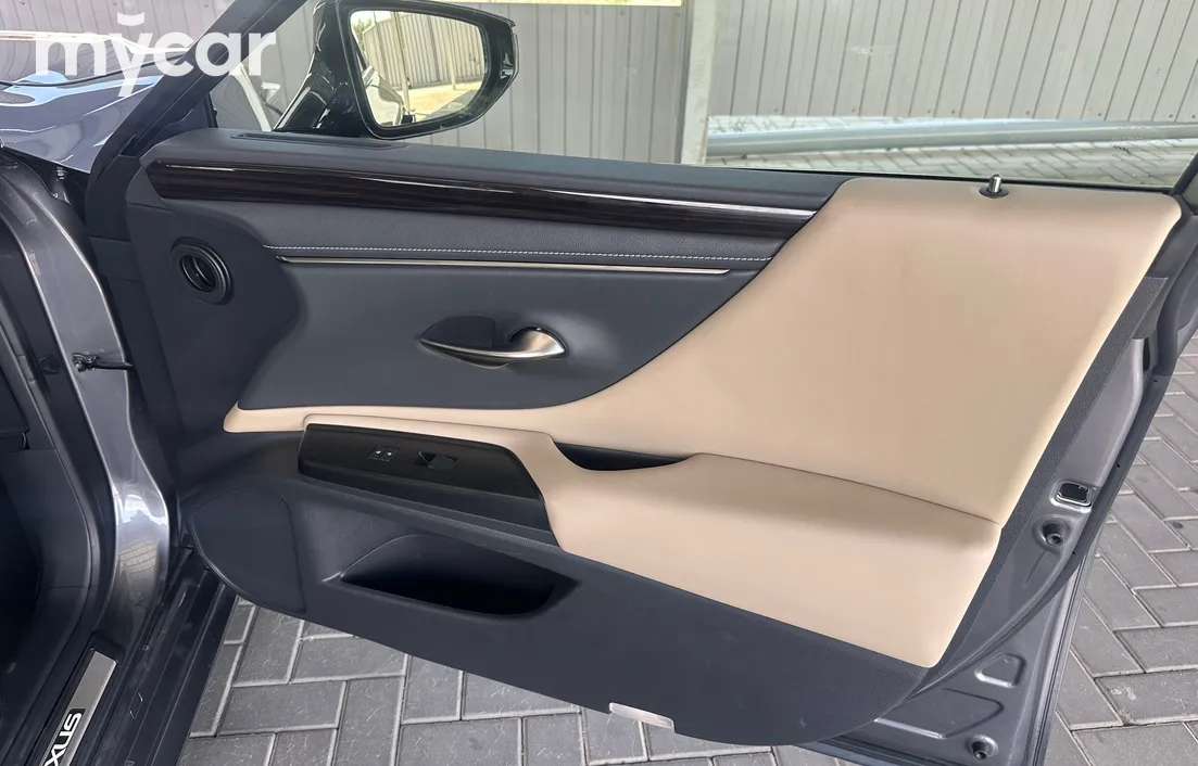 Lexus ES 2018