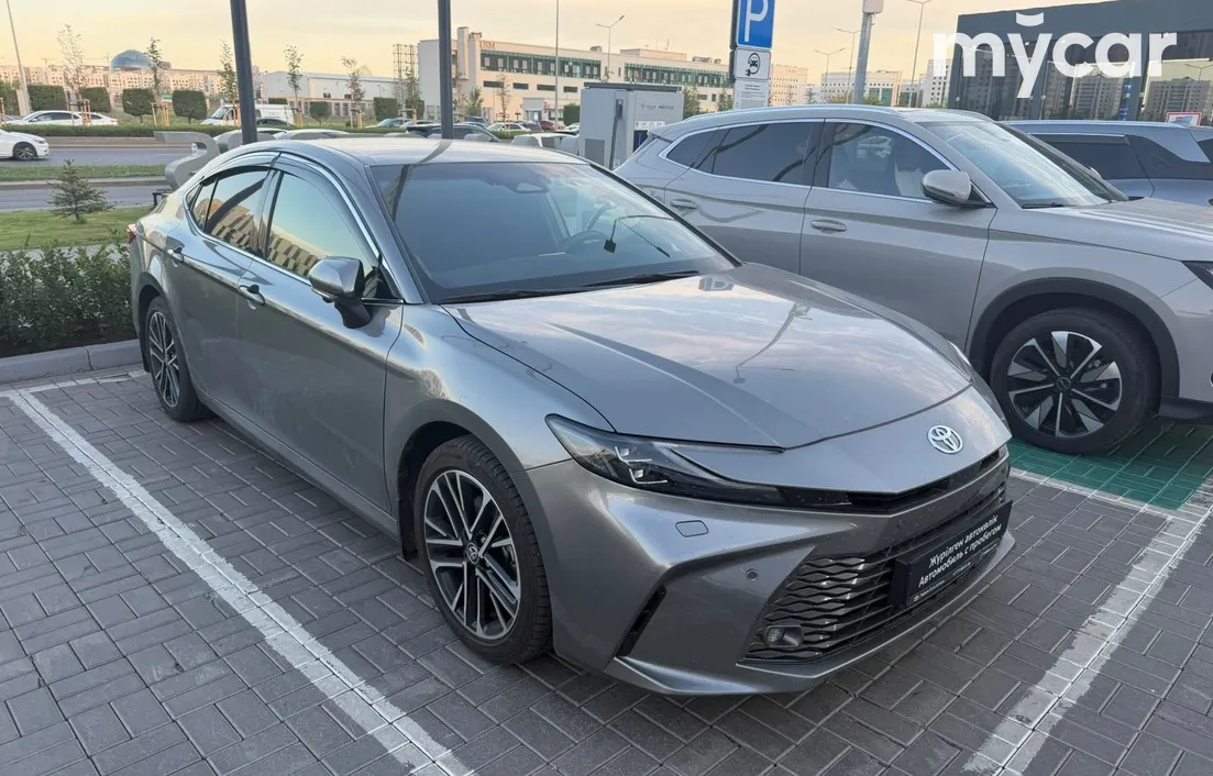 Toyota Camry 2025