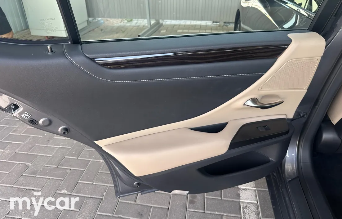 Lexus ES 2018