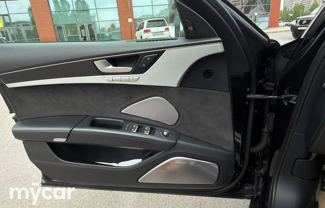Audi S8 2012