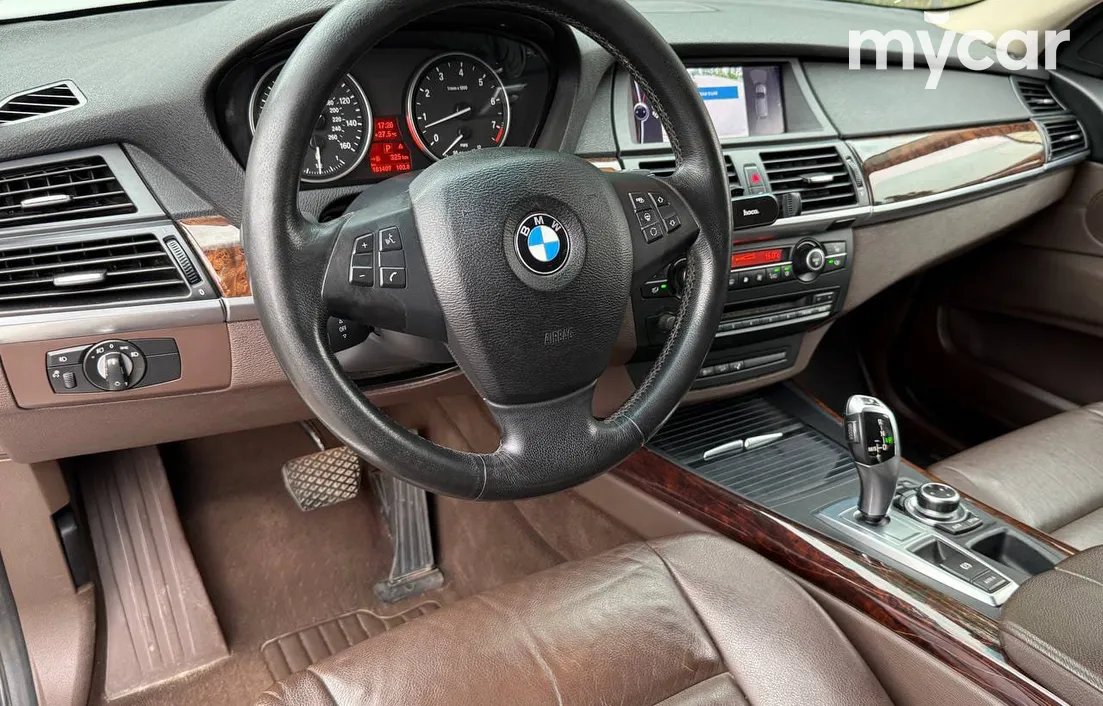 BMW X5 2011