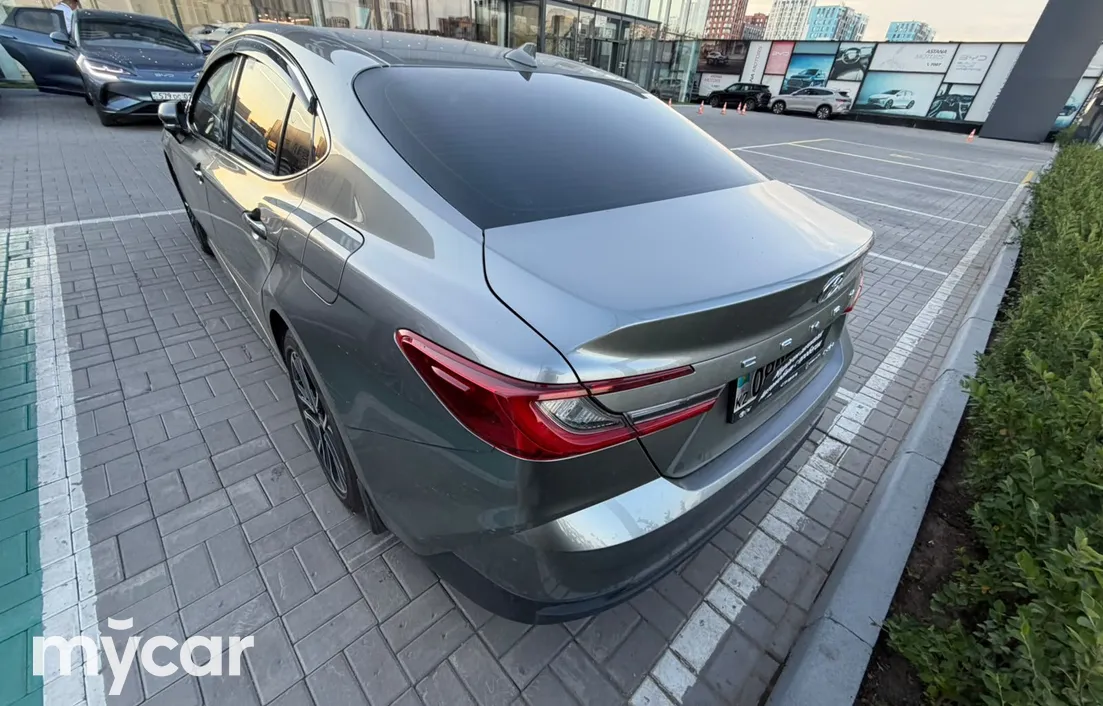 Toyota Camry 2025