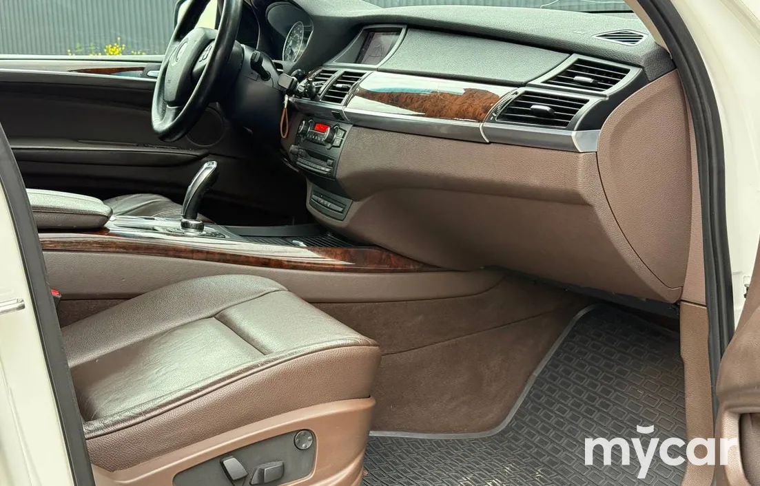 BMW X5 2011