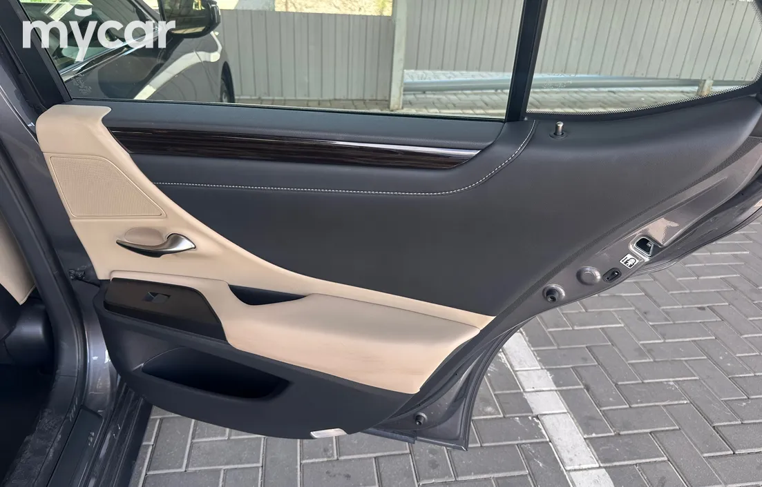 Lexus ES 2018