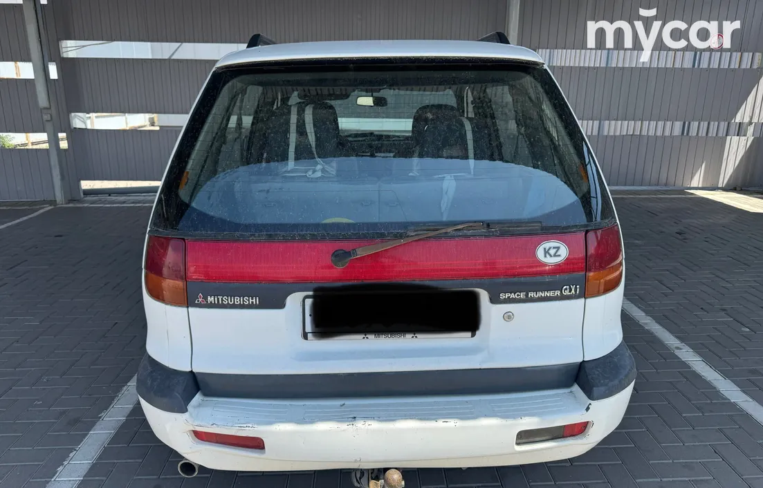 Mitsubishi Space Runner 1995