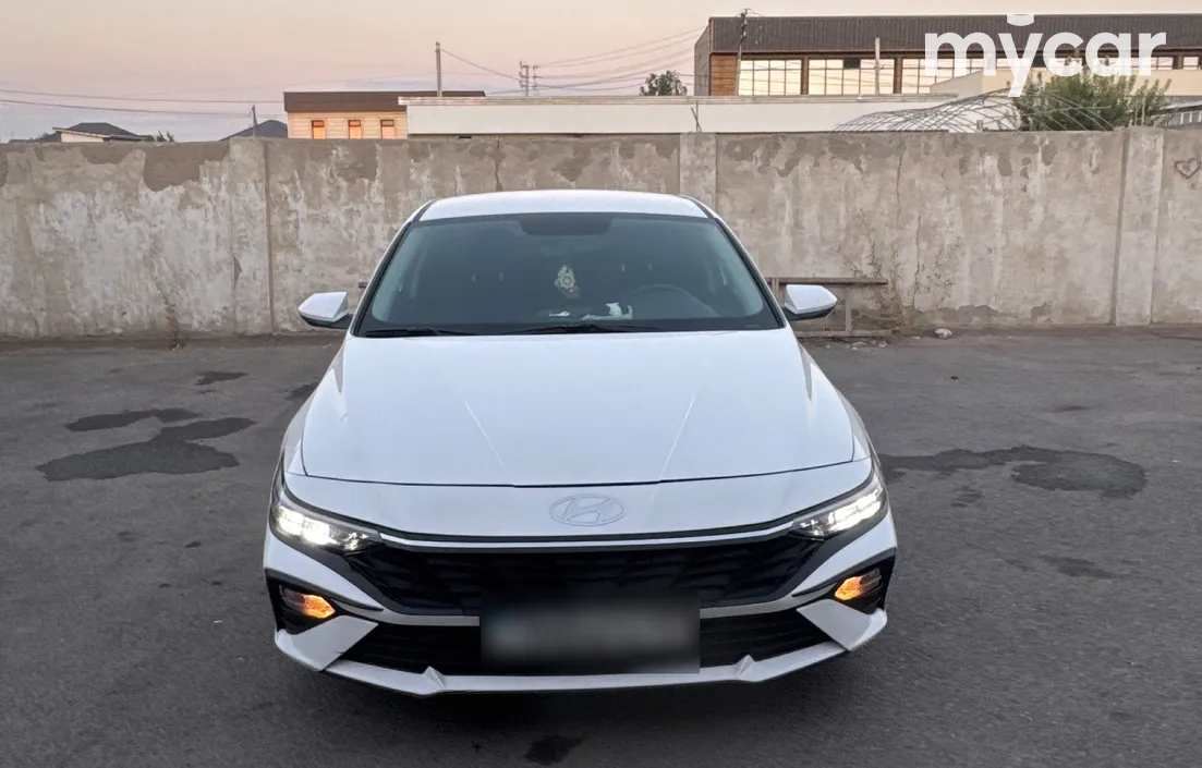 Hyundai Elantra 2024