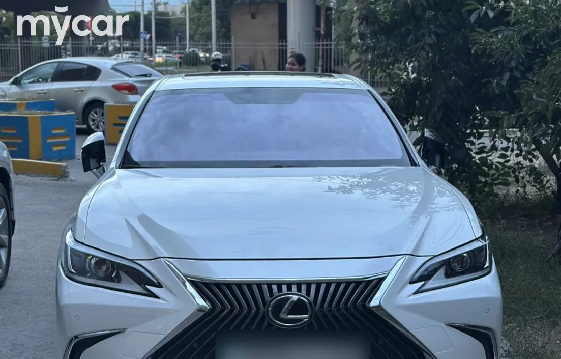 Lexus ES 2019
