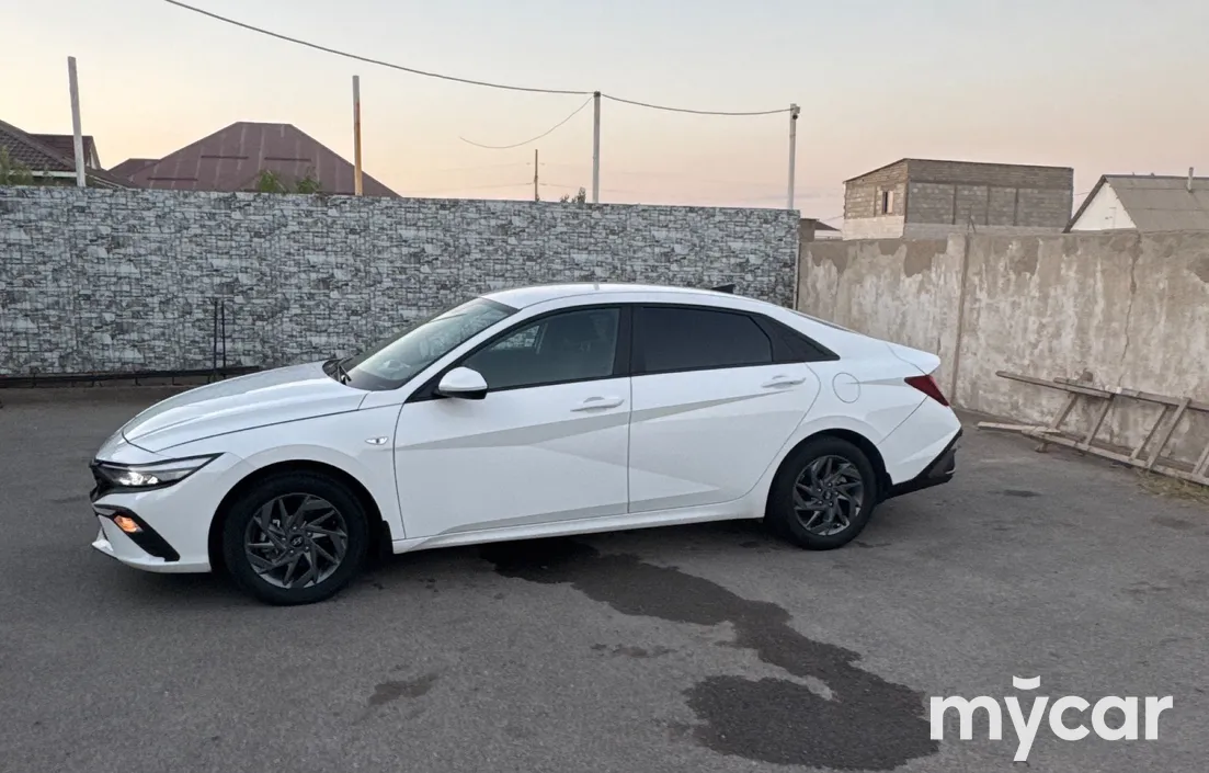 Hyundai Elantra 2024