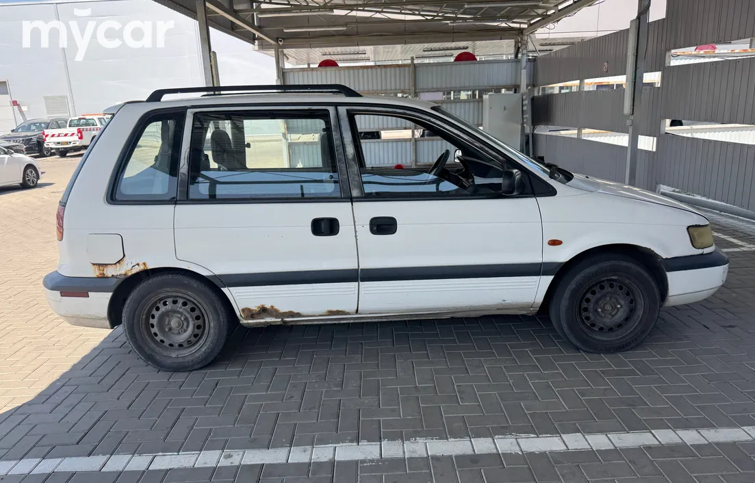 Mitsubishi Space Runner 1995