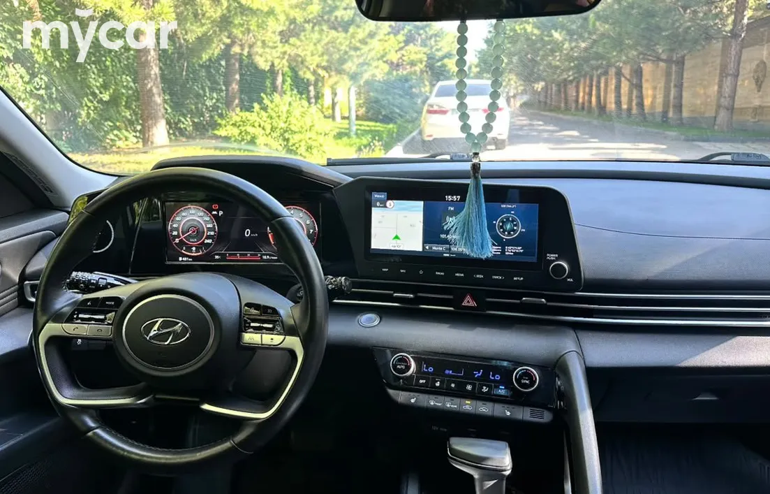 Hyundai Elantra 2023