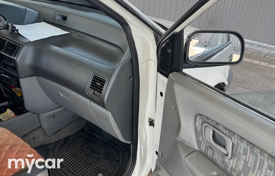 Mitsubishi Space Runner 1995