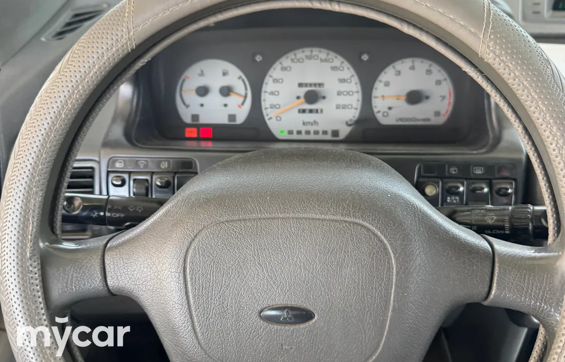 Mitsubishi Space Runner 1995