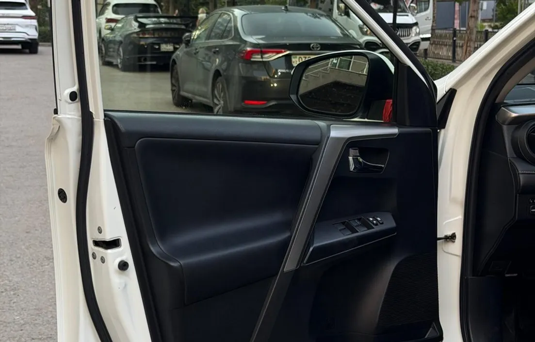 Toyota RAV4 2015