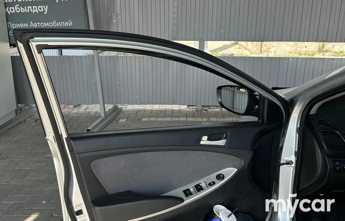 Hyundai Solaris 2011