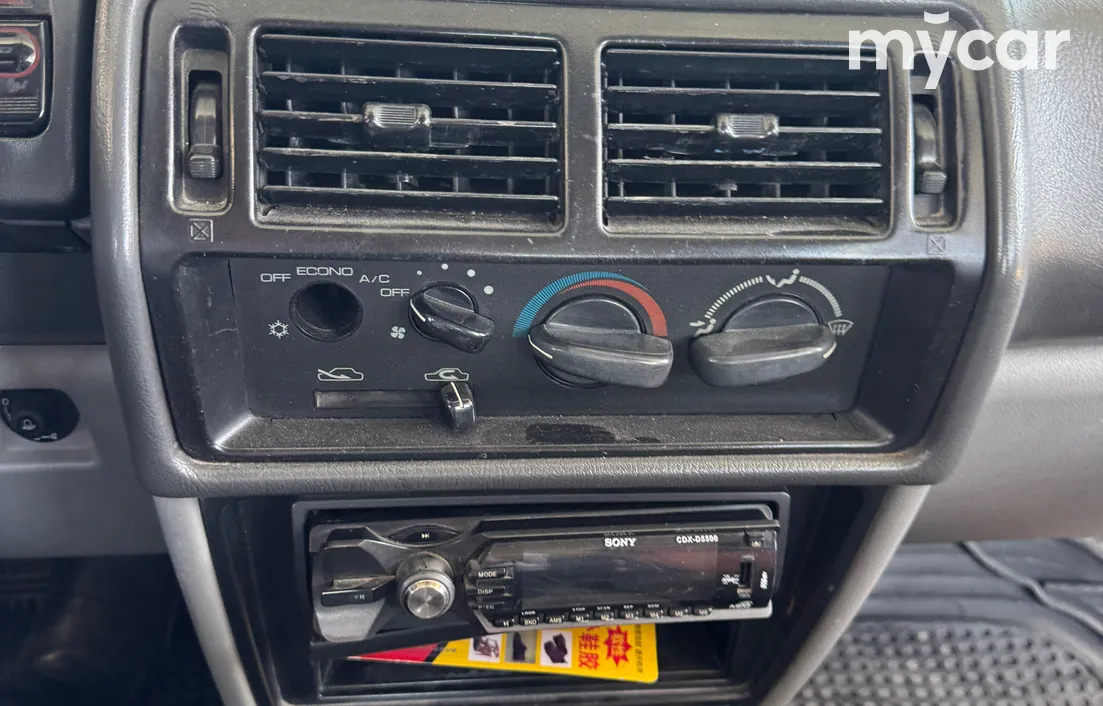Mitsubishi Space Runner 1995