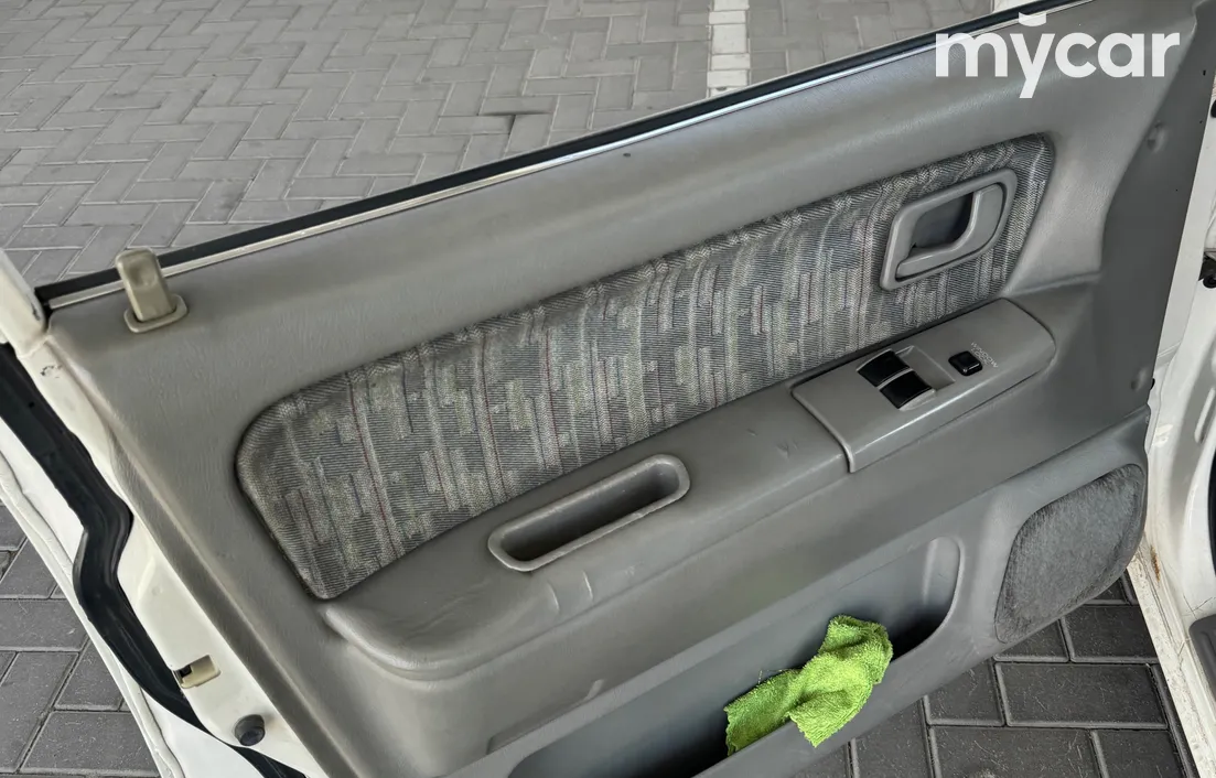 Mitsubishi Space Runner 1995