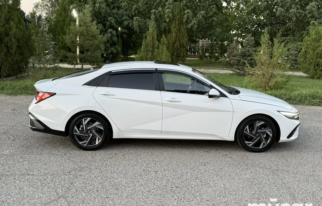 Hyundai Elantra 2024