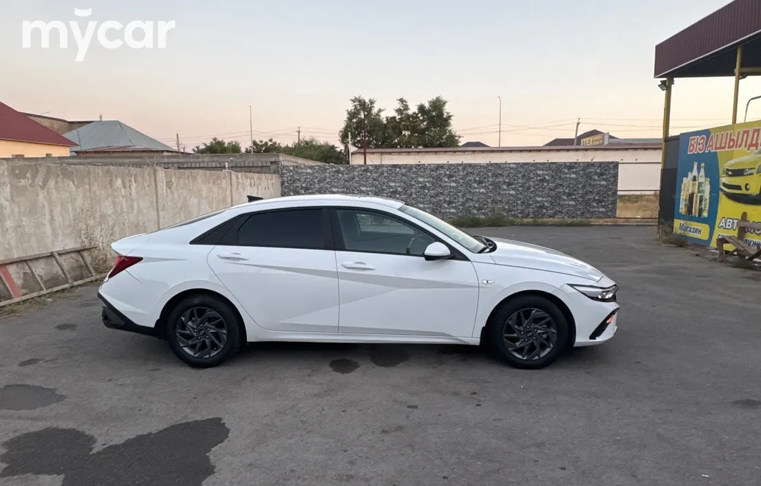Hyundai Elantra 2024