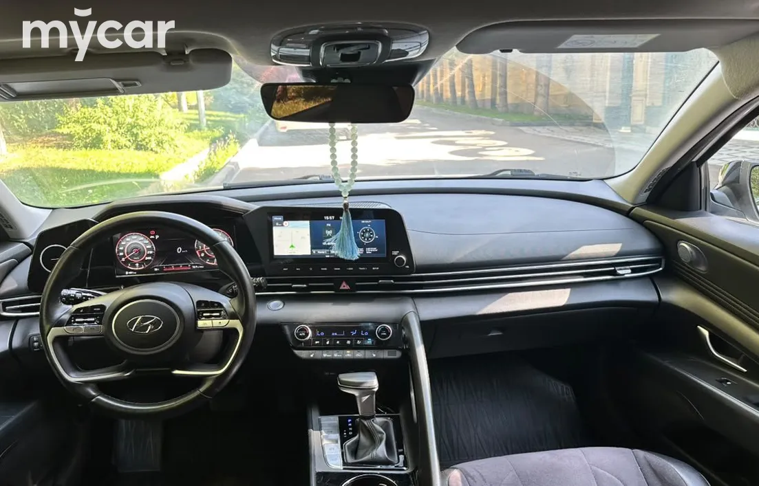 Hyundai Elantra 2023