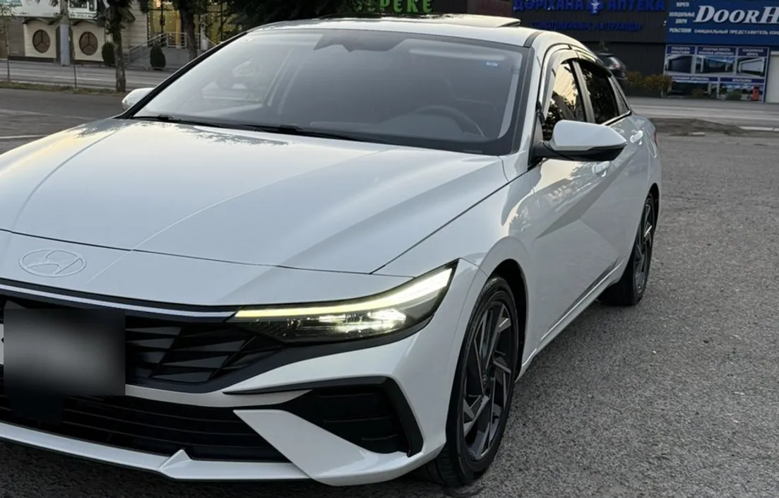 Hyundai Elantra 2024