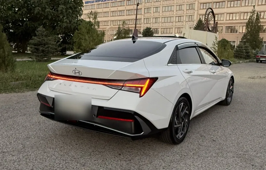 Hyundai Elantra 2024