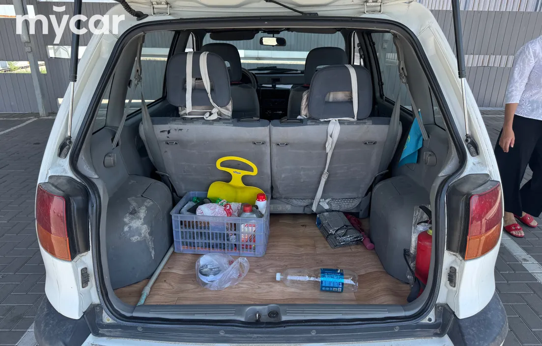 Mitsubishi Space Runner 1995