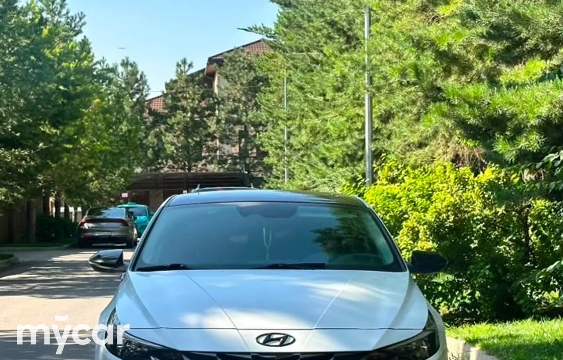 Hyundai Elantra 2023