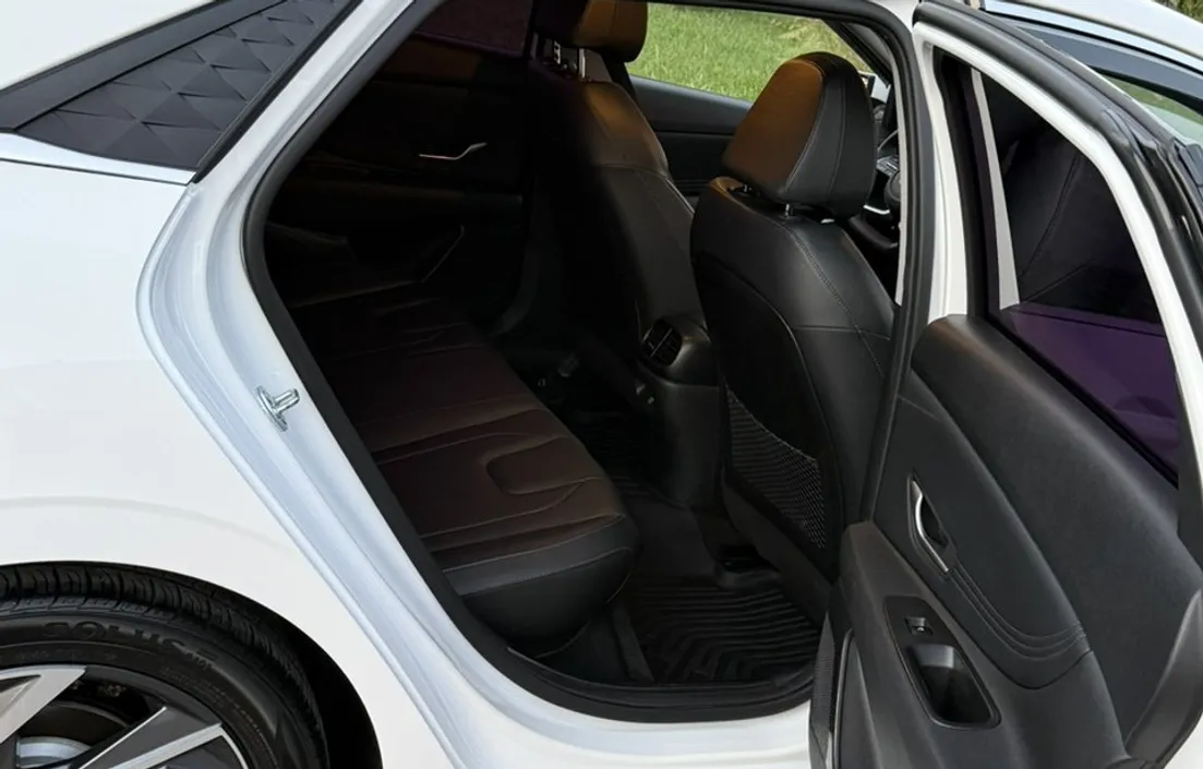 Hyundai Elantra 2024