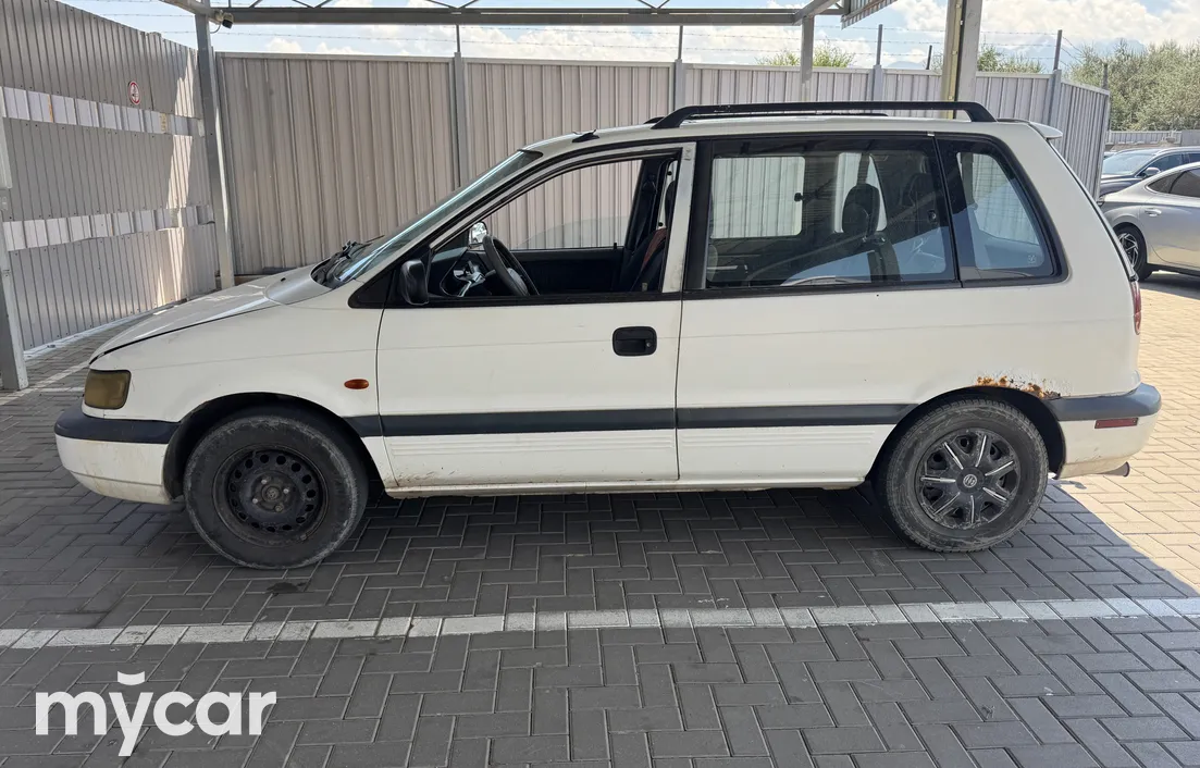 Mitsubishi Space Runner 1995