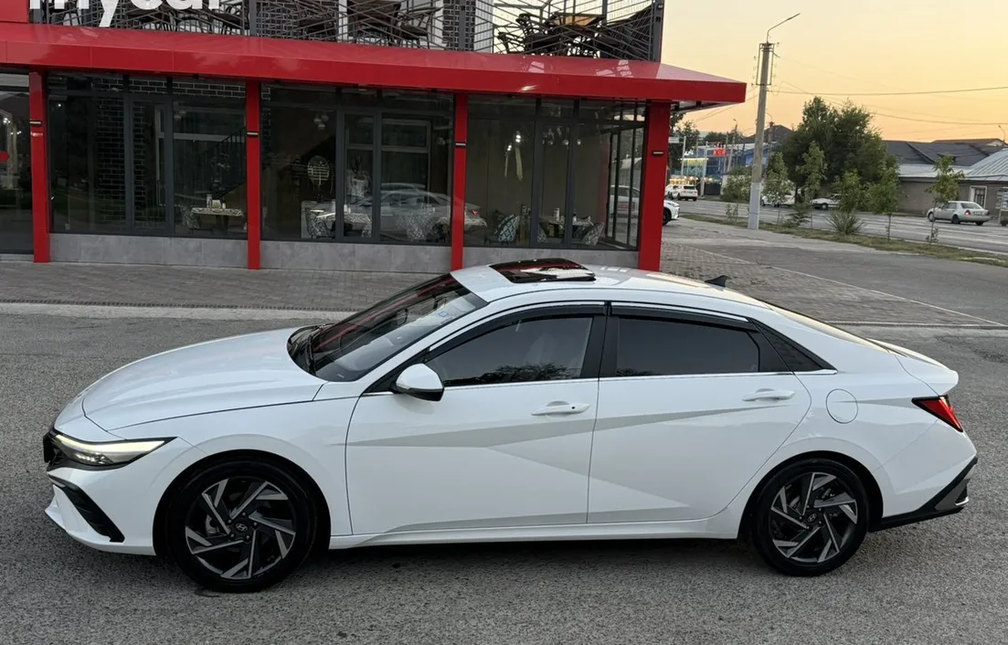 Hyundai Elantra 2024