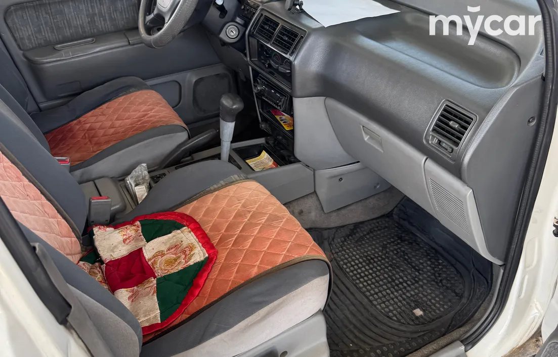 Mitsubishi Space Runner 1995
